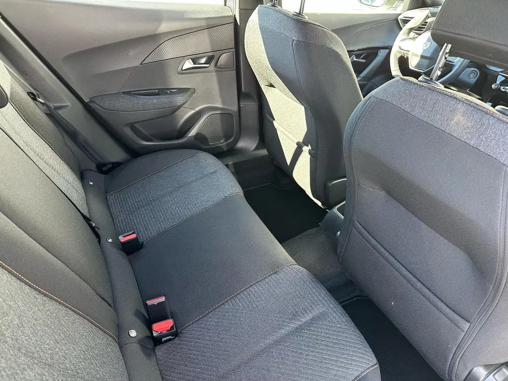 Peugeot 2008 1.2 PureTech 100 Style uit 2025, foto 17