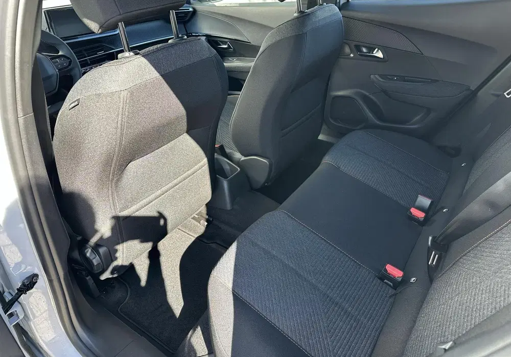 Peugeot 2008 1.2 PureTech 100 Style uit 2025, foto 19