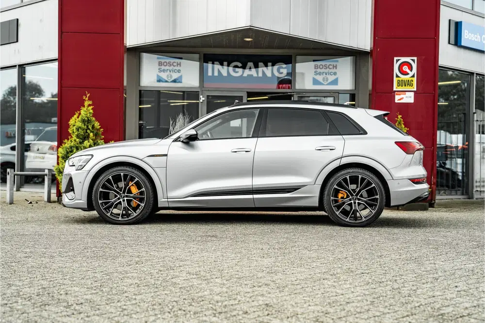 Audi e-tron 95kWh uit 2022, foto 10