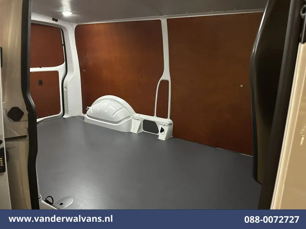 Volkswagen Transporter 2.0 TDI L2H1 Euro6 Airco uit 2023, foto 13