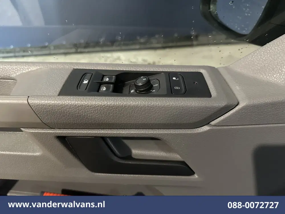 Volkswagen Transporter 2.0 TDI L2H1 Euro6 Airco uit 2023, foto 18