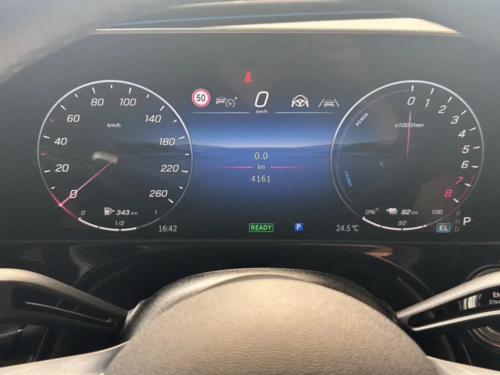 Mercedes-Benz E-Klasse 300 e AMG Line uit 2025, foto 10