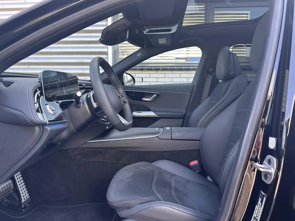 Mercedes-Benz E-Klasse 300 e AMG Line uit 2025, foto 7