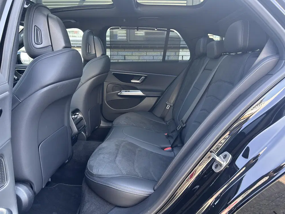 Mercedes-Benz E-Klasse 300 e AMG Line uit 2025, foto 8