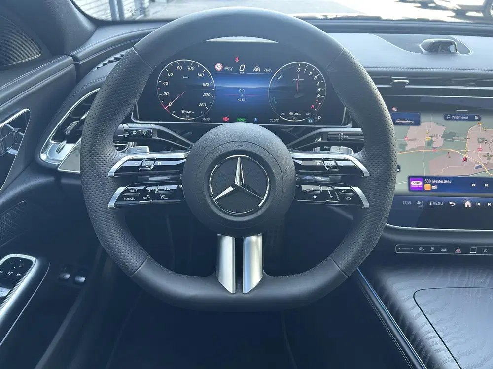 Mercedes-Benz E-Klasse 300 e AMG Line uit 2025, foto 9