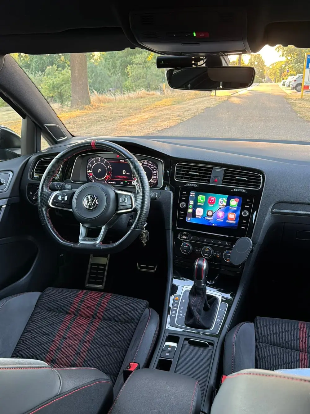 Volkswagen Golf VII Golf GTI TCR Akrapovic DCC Dynaudio Pure Grey uit 2019, foto 11