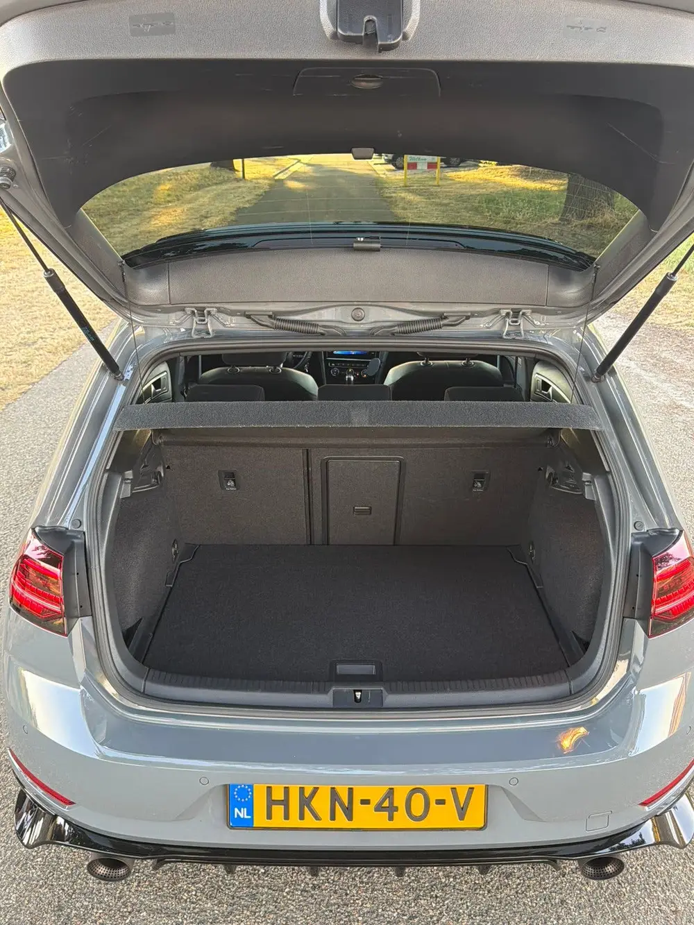 Volkswagen Golf VII Golf GTI TCR Akrapovic DCC Dynaudio Pure Grey uit 2019, foto 12