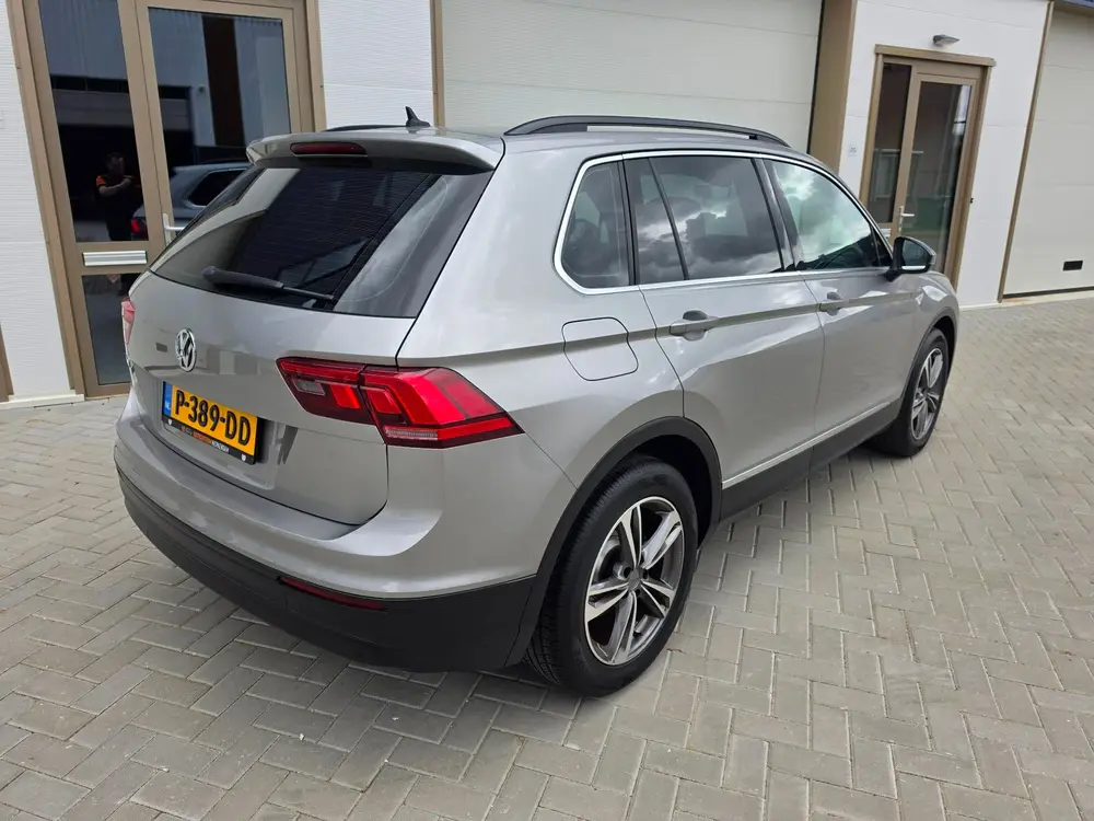 Volkswagen Tiguan 1.5 TSI Comfortline Business uit 2020, foto 20