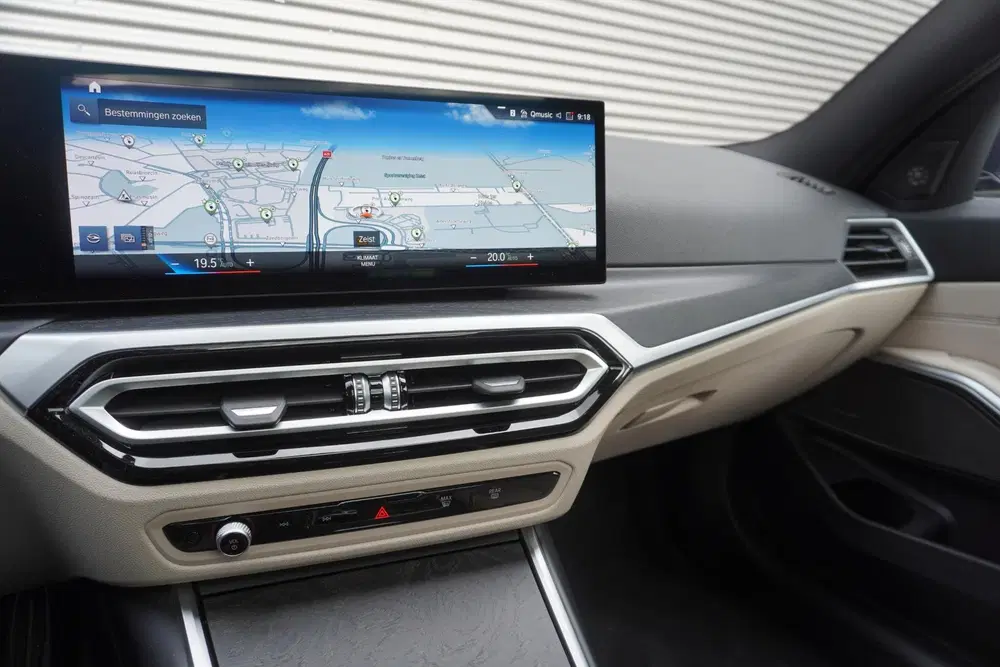 BMW 3-serie Touring 320e uit 2023, foto 11