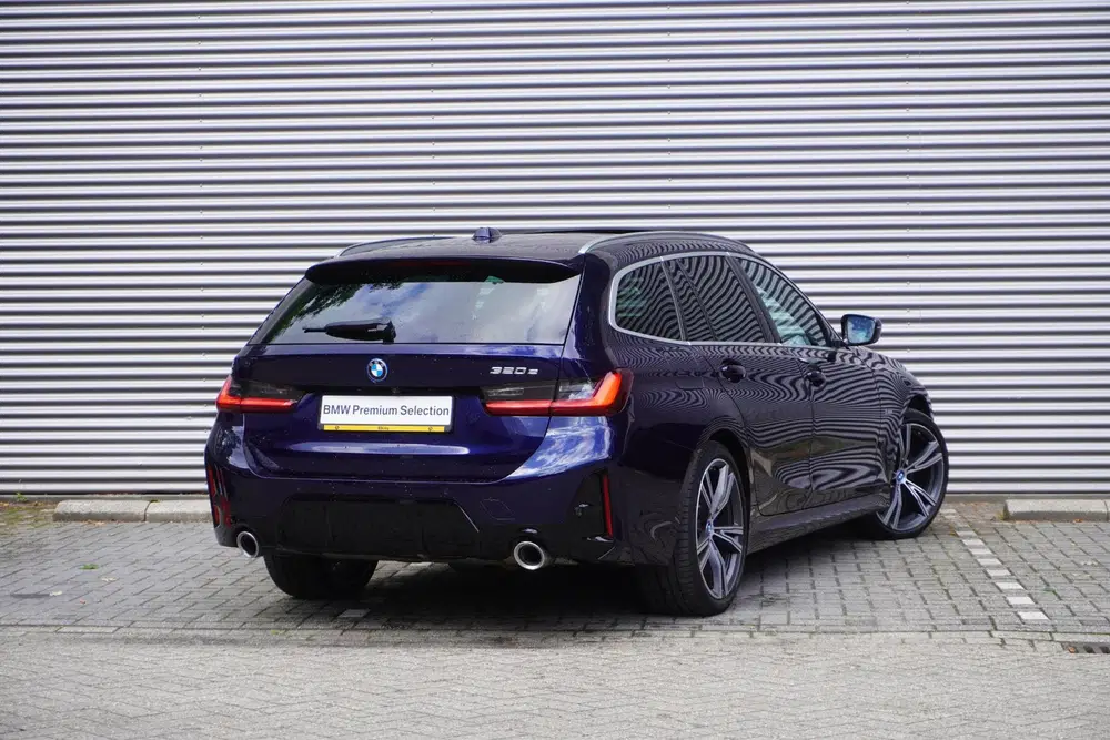 BMW 3-serie Touring 320e uit 2023, foto 2