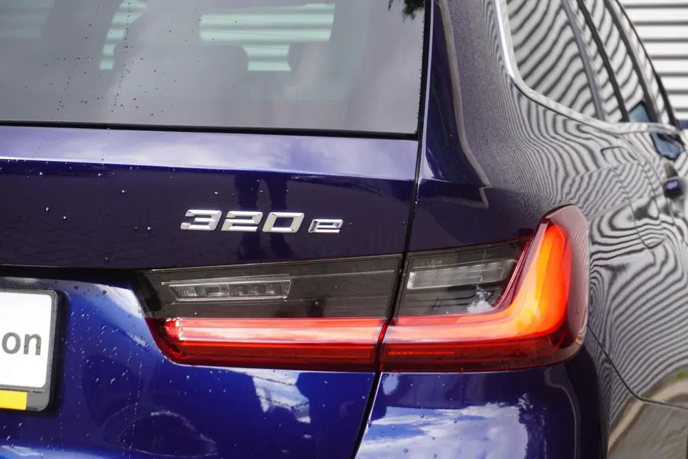 BMW 3-serie Touring 320e uit 2023, foto 20