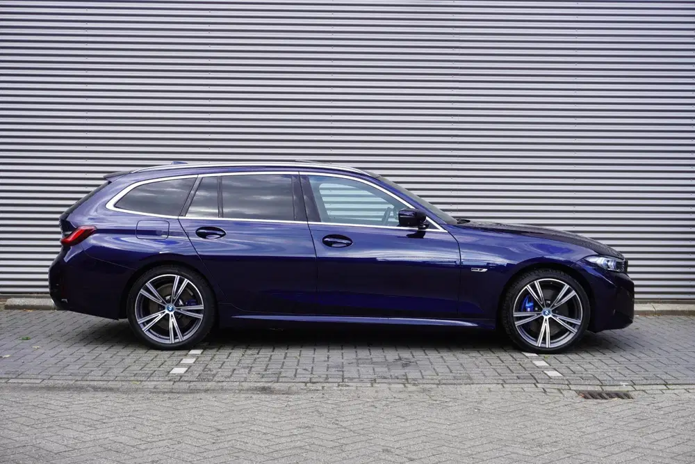 BMW 3-serie Touring 320e uit 2023, foto 4