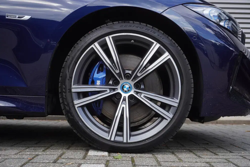 BMW 3-serie Touring 320e uit 2023, foto 6