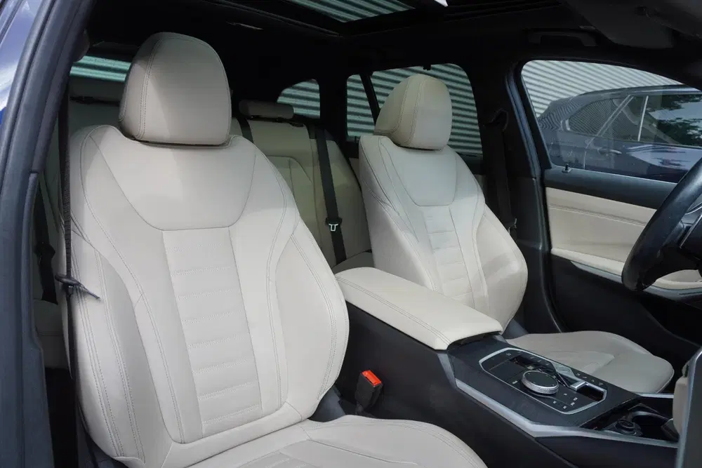 BMW 3-serie Touring 320e uit 2023, foto 8