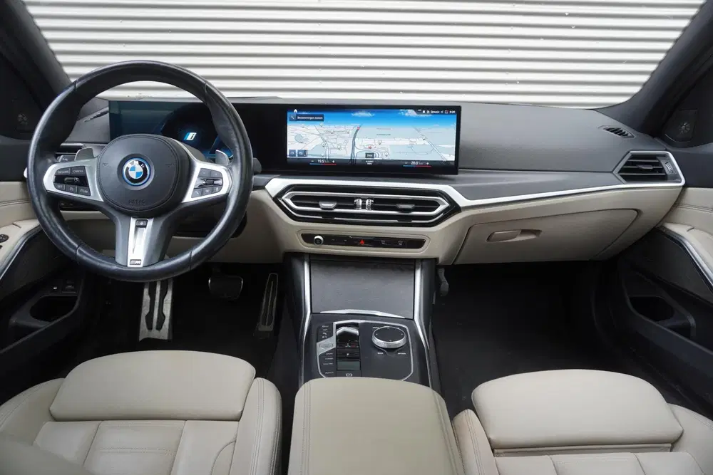 BMW 3-serie Touring 320e uit 2023, foto 9
