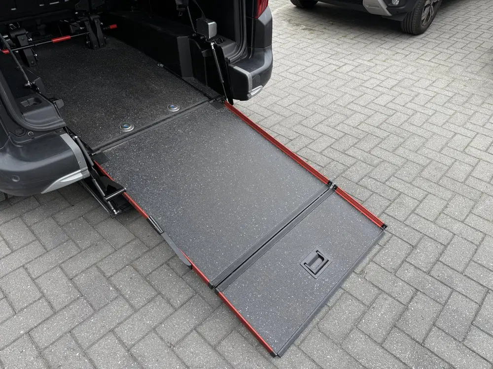 Peugeot Rifter Rolstoelauto 3+1 of 5+0 uit 2021, foto 15