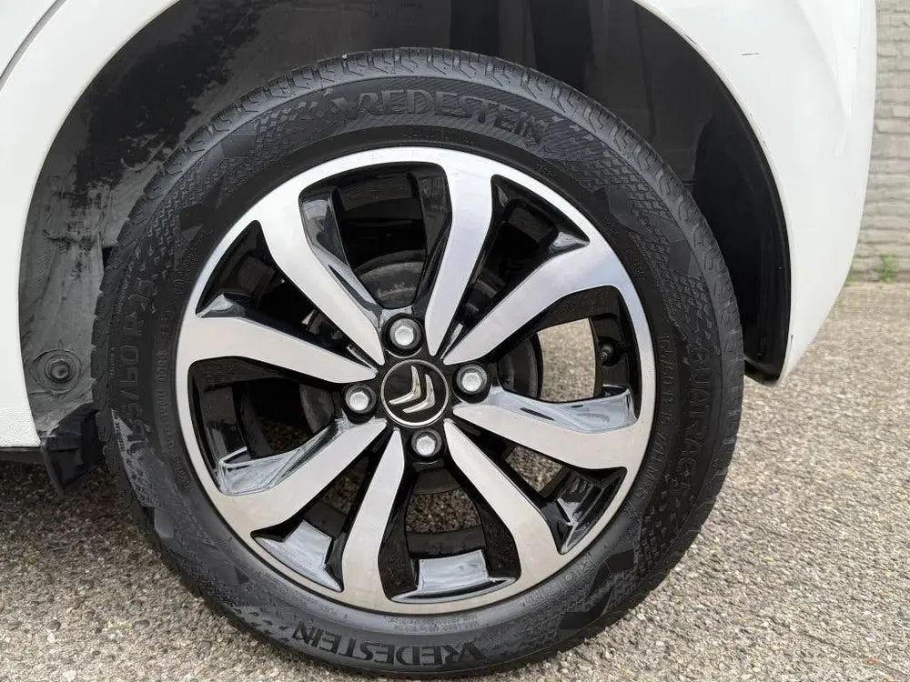 Citroën C1 1.0 VTi Shine uit 2021, foto 13