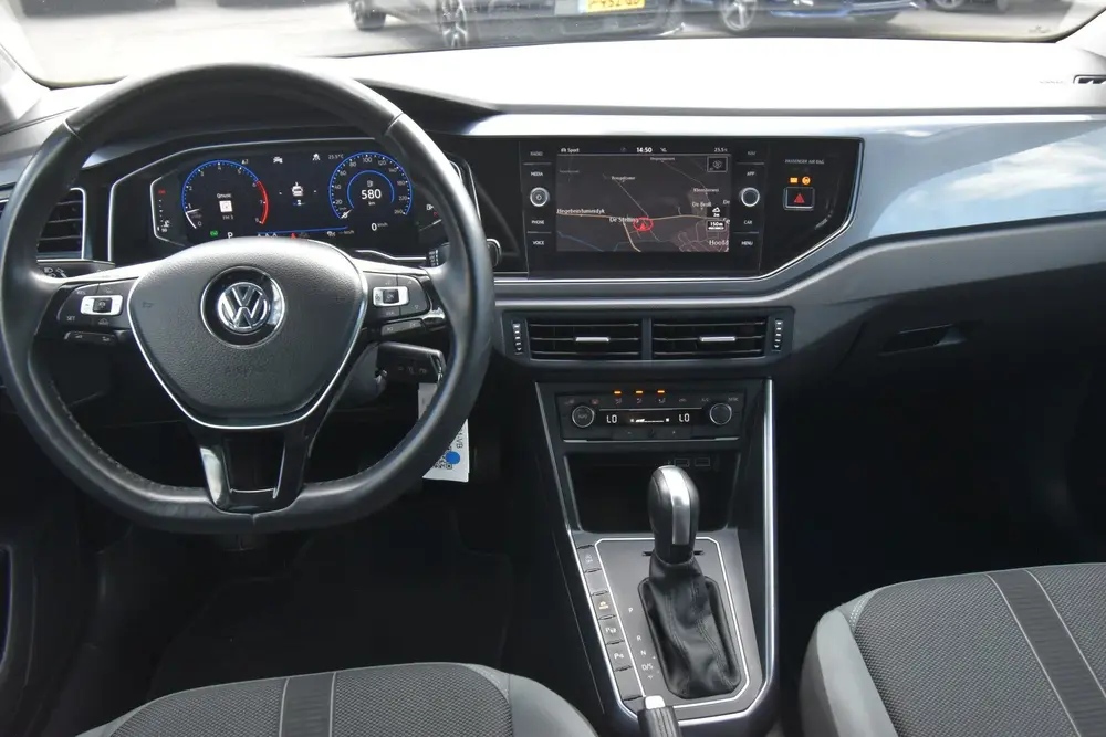 Volkswagen Polo 1.5 TSI Highline Business R-Line , VIRTUAL C uit 2020, foto 3