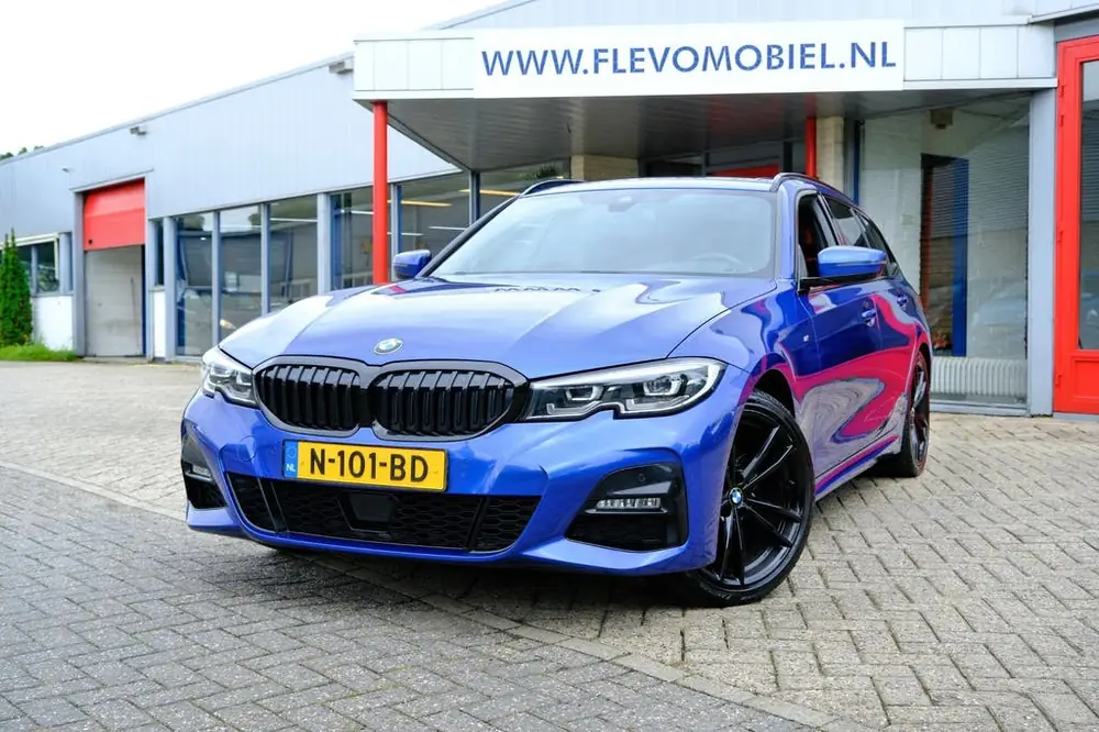 BMW 3-Serie Touring 320d M Sport Aut. Pano|Leder-Alcantara|C uit 2020