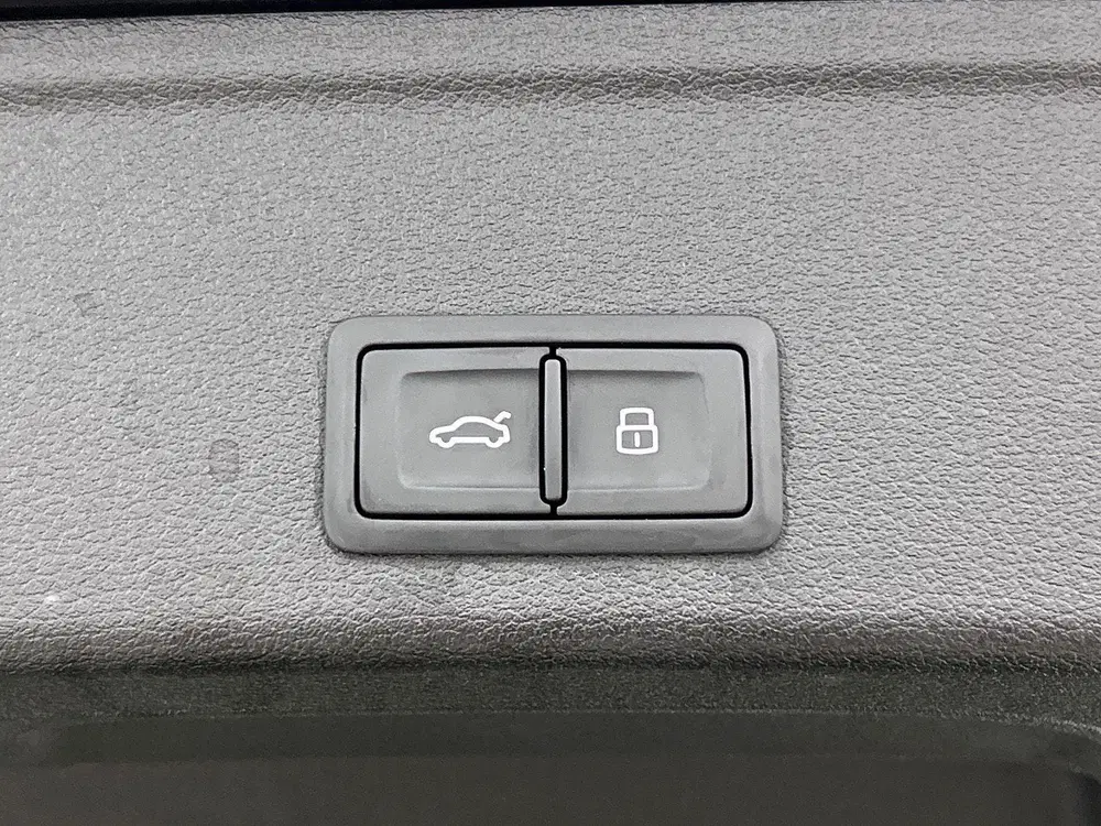 Audi A4 40 TFSI quattro S edition Competition uit 2022, foto 17