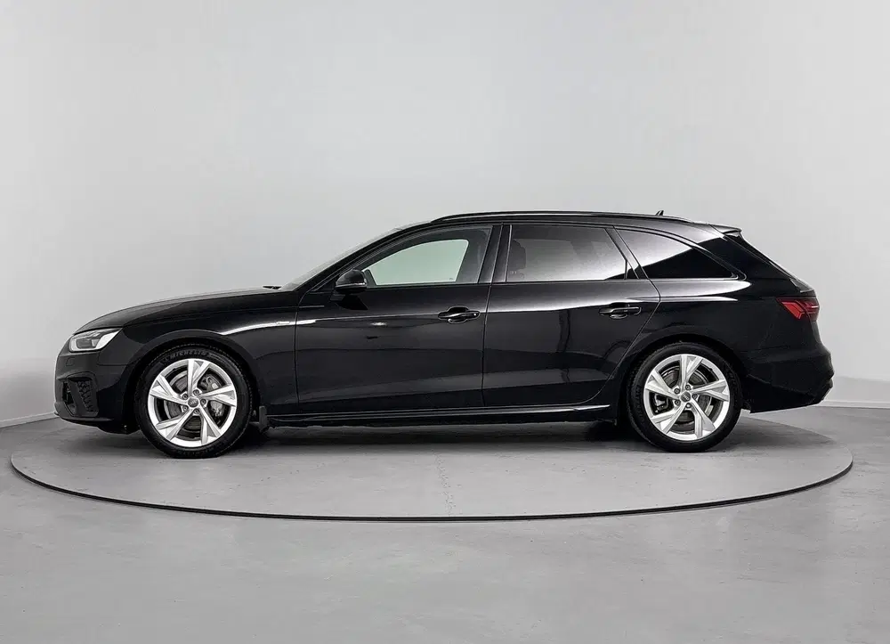 Audi A4 40 TFSI quattro S edition Competition uit 2022, foto 2