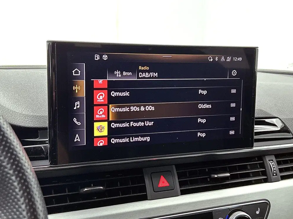 Audi A4 40 TFSI quattro S edition Competition uit 2022, foto 7