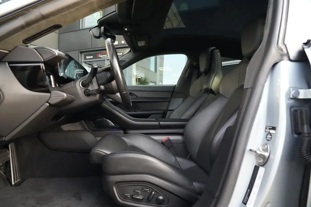 Porsche Taycan Turbo S uit 2020, foto 10