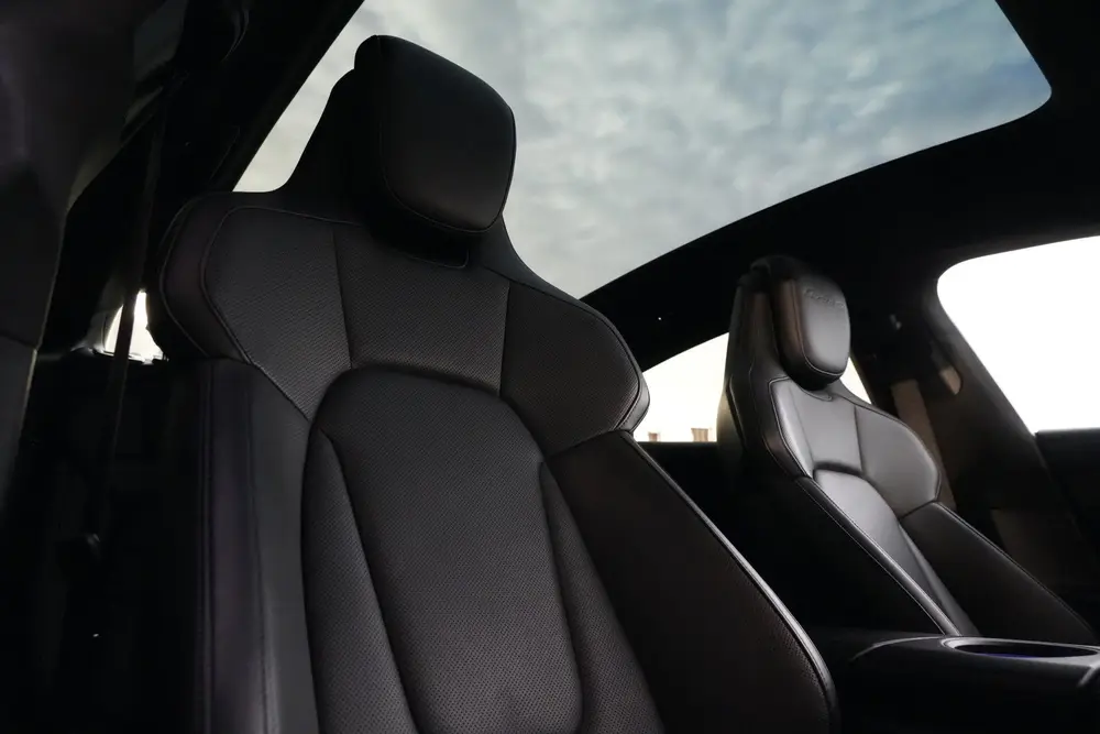 Porsche Taycan Turbo S uit 2020, foto 11