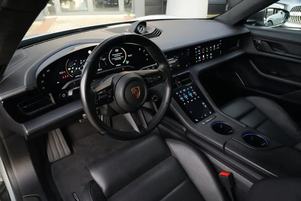Porsche Taycan Turbo S uit 2020, foto 12