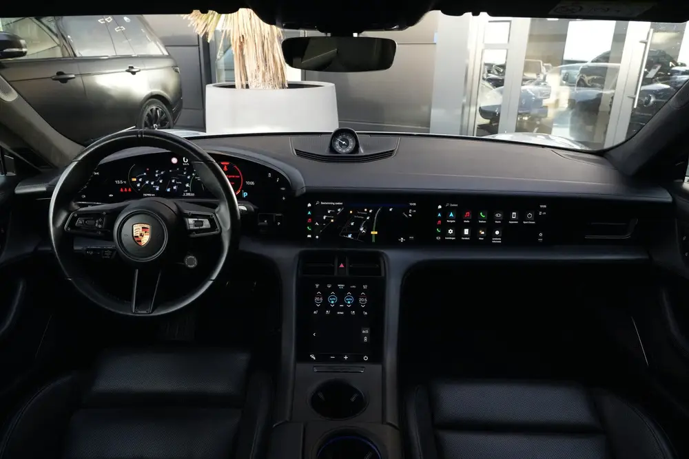 Porsche Taycan Turbo S uit 2020, foto 3