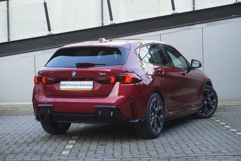 BMW 1-serie 120 M Sportpakket uit 2026, foto 2
