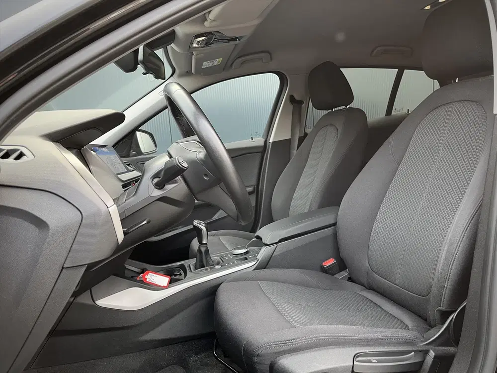 BMW 1-serie 118i 140 PK Executive Edition + NAVI + CLI uit 2020, foto 5
