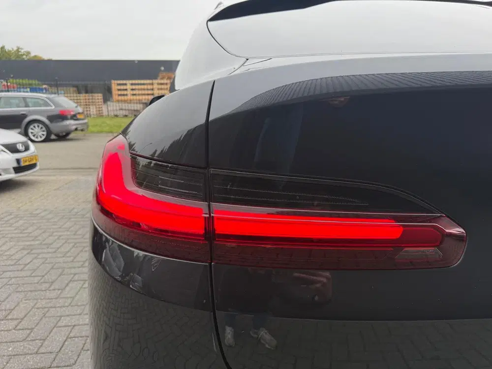 BMW X4 xDrive20i High Executive uit 2019, foto 11