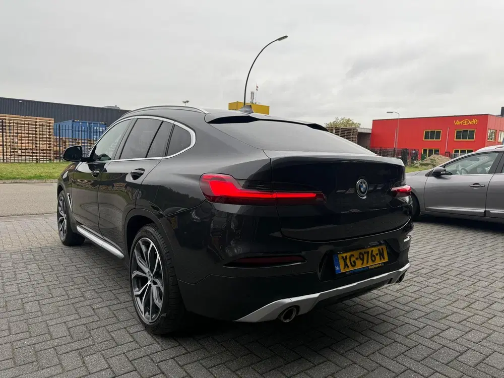 BMW X4 xDrive20i High Executive uit 2019, foto 8