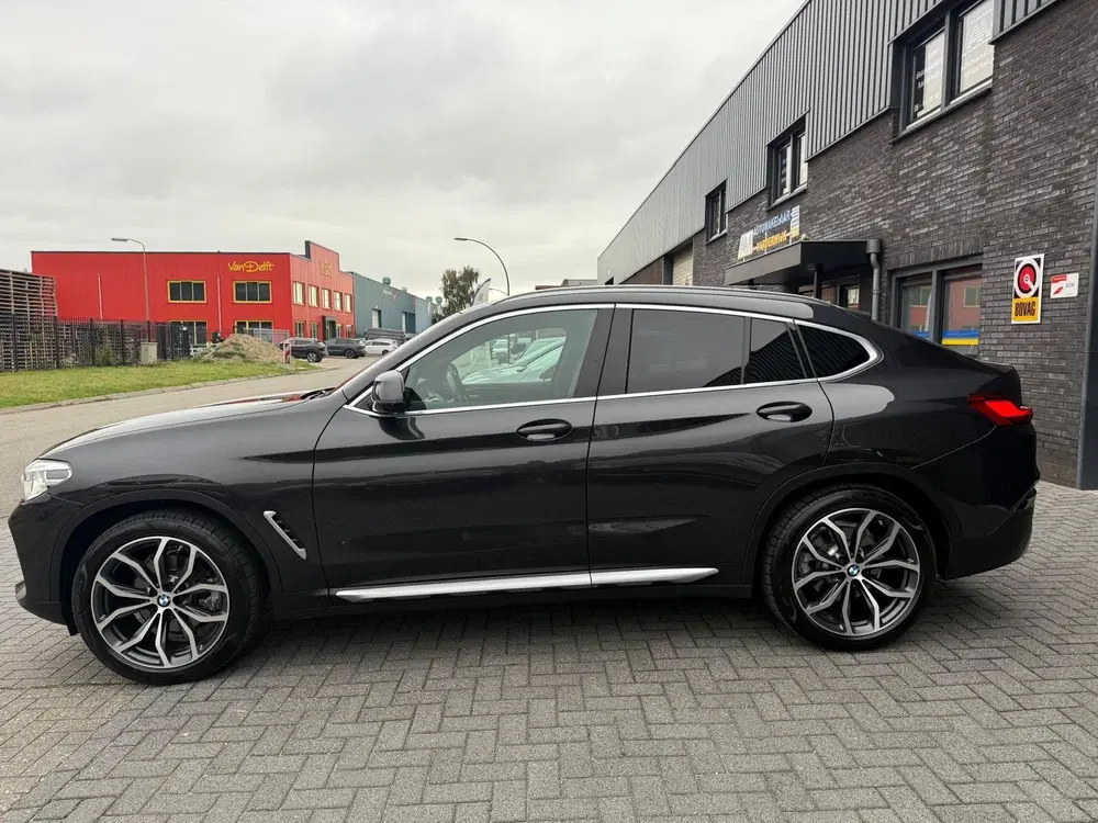 BMW X4 xDrive20i High Executive uit 2019, foto 9
