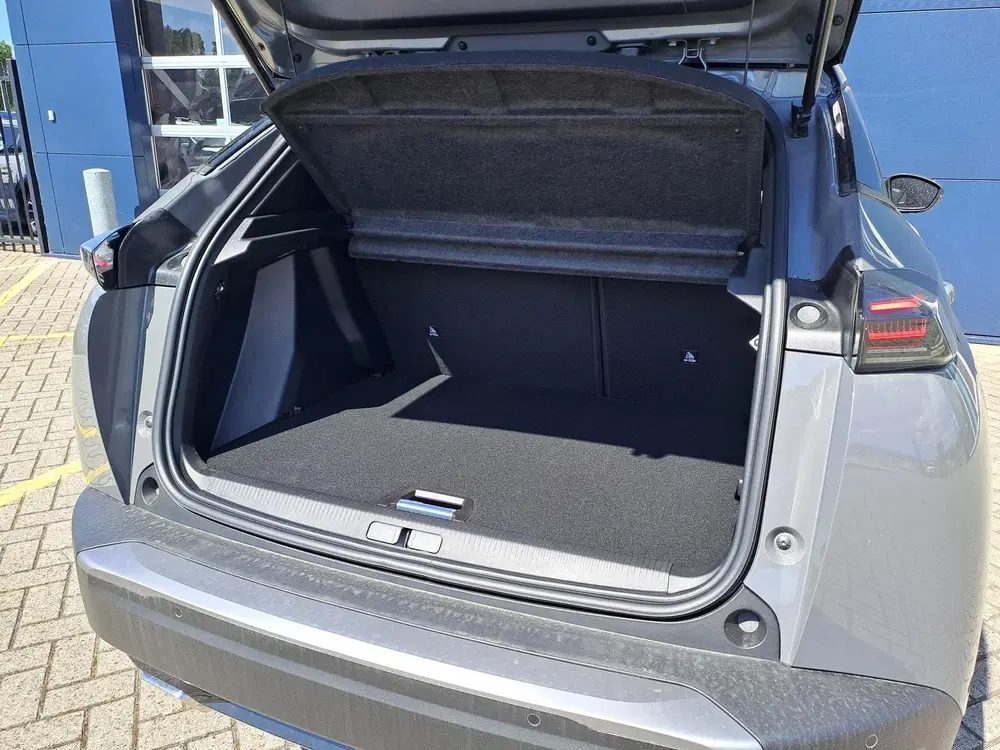 Peugeot 2008 1.2 Hybrid 145 GT uit 2026, foto 10