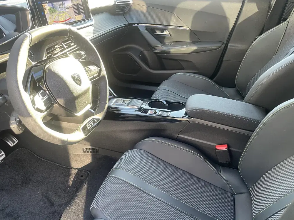 Peugeot 2008 1.2 Hybrid 145 GT uit 2026, foto 15