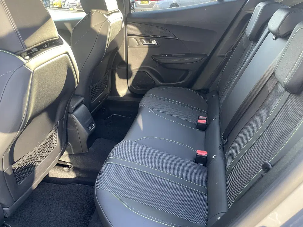 Peugeot 2008 1.2 Hybrid 145 GT uit 2026, foto 18