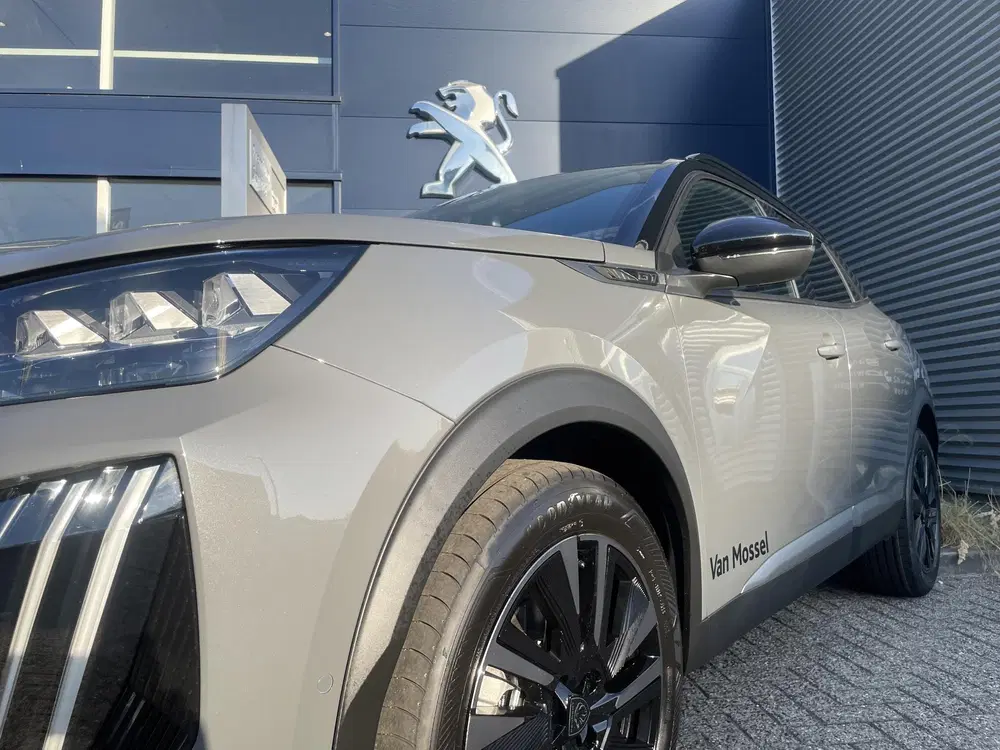 Peugeot 2008 1.2 Hybrid 145 GT uit 2026, foto 3