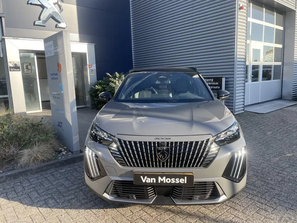 Peugeot 2008 1.2 Hybrid 145 GT uit 2026, foto 4
