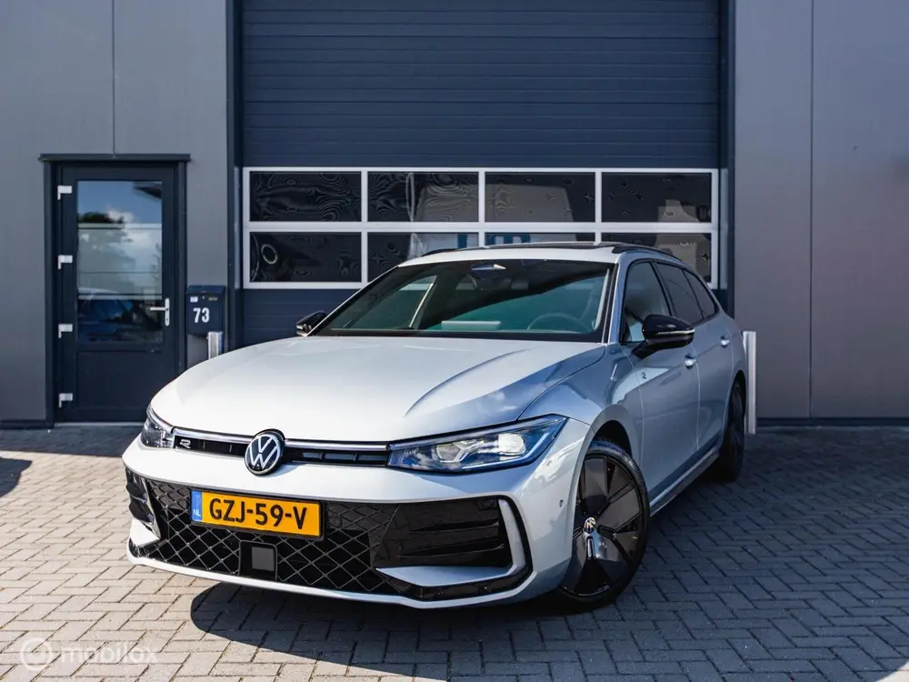 Volkswagen Passat Variant 1.5 eTSI R-Line Massage|PANO|Trekh uit 2024