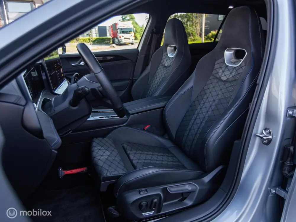 Volkswagen Passat Variant 1.5 eTSI R-Line Massage|PANO|Trekh uit 2024, foto 12