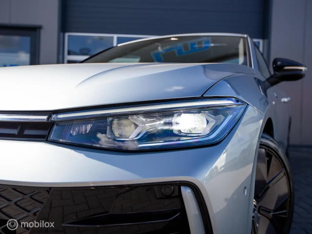 Volkswagen Passat Variant 1.5 eTSI R-Line Massage|PANO|Trekh uit 2024, foto 3