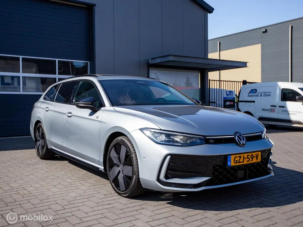Volkswagen Passat Variant 1.5 eTSI R-Line Massage|PANO|Trekh uit 2024, foto 5