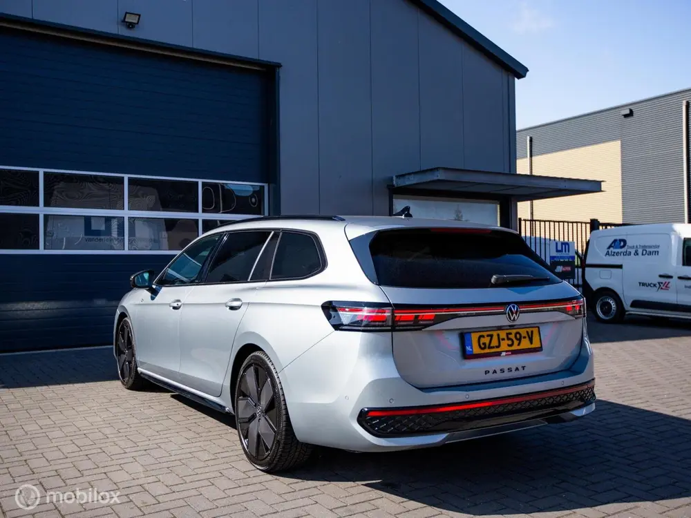 Volkswagen Passat Variant 1.5 eTSI R-Line Massage|PANO|Trekh uit 2024, foto 6