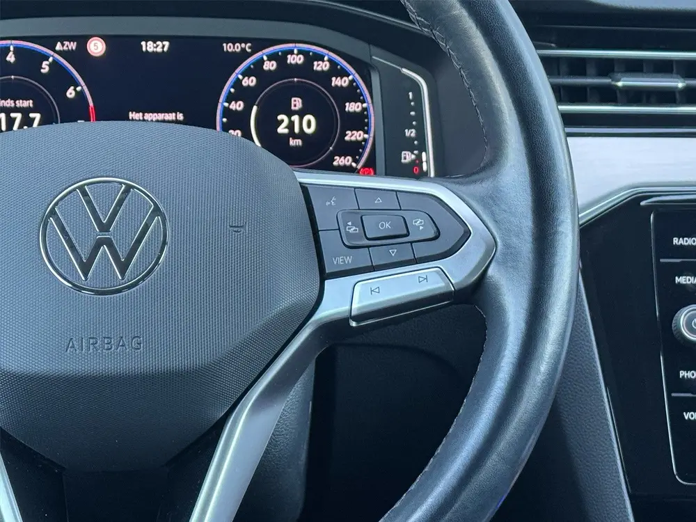 Volkswagen Passat Variant 1.5 TSI Business, Pilot assist, AC uit 2021, foto 12