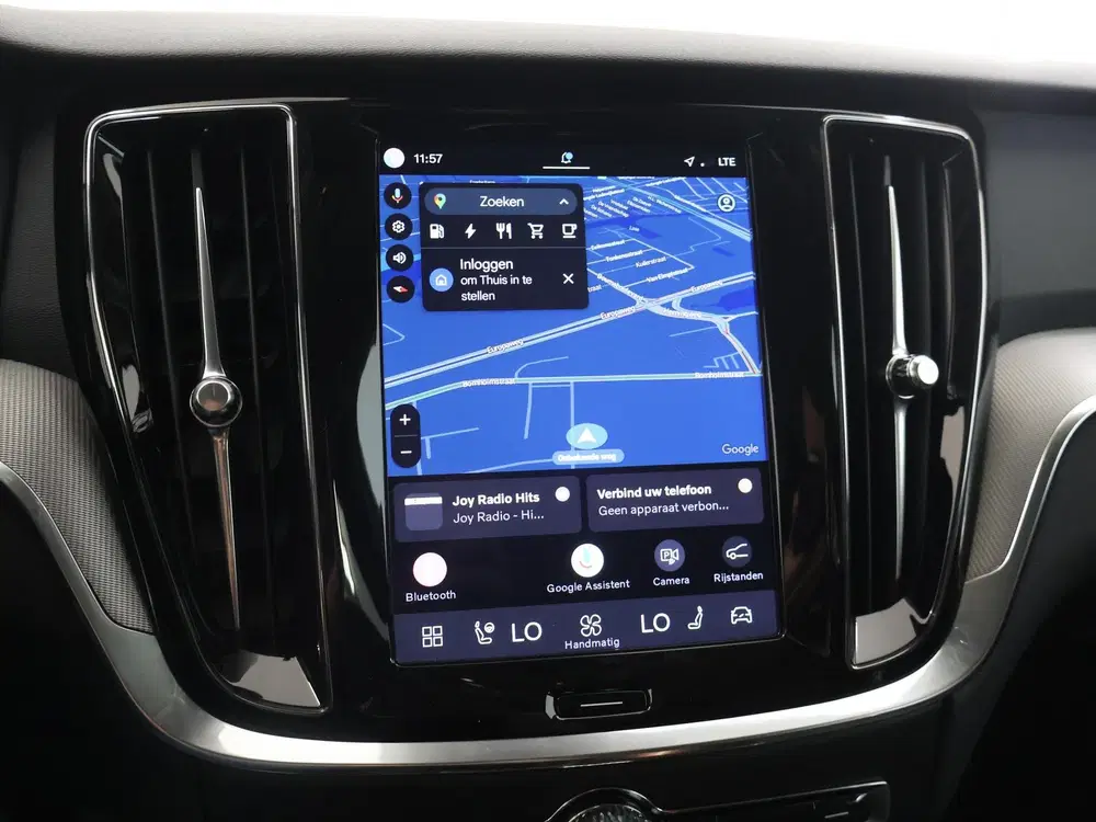 Volvo V60 2.0 T8 Plug-in hybrid AWD Plus Dark uit 2024, foto 14