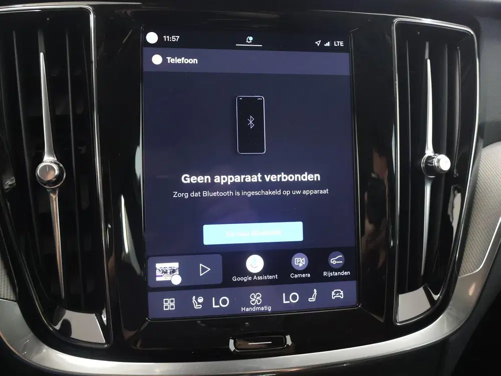 Volvo V60 2.0 T8 Plug-in hybrid AWD Plus Dark uit 2024, foto 17