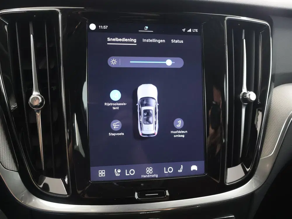 Volvo V60 2.0 T8 Plug-in hybrid AWD Plus Dark uit 2024, foto 20