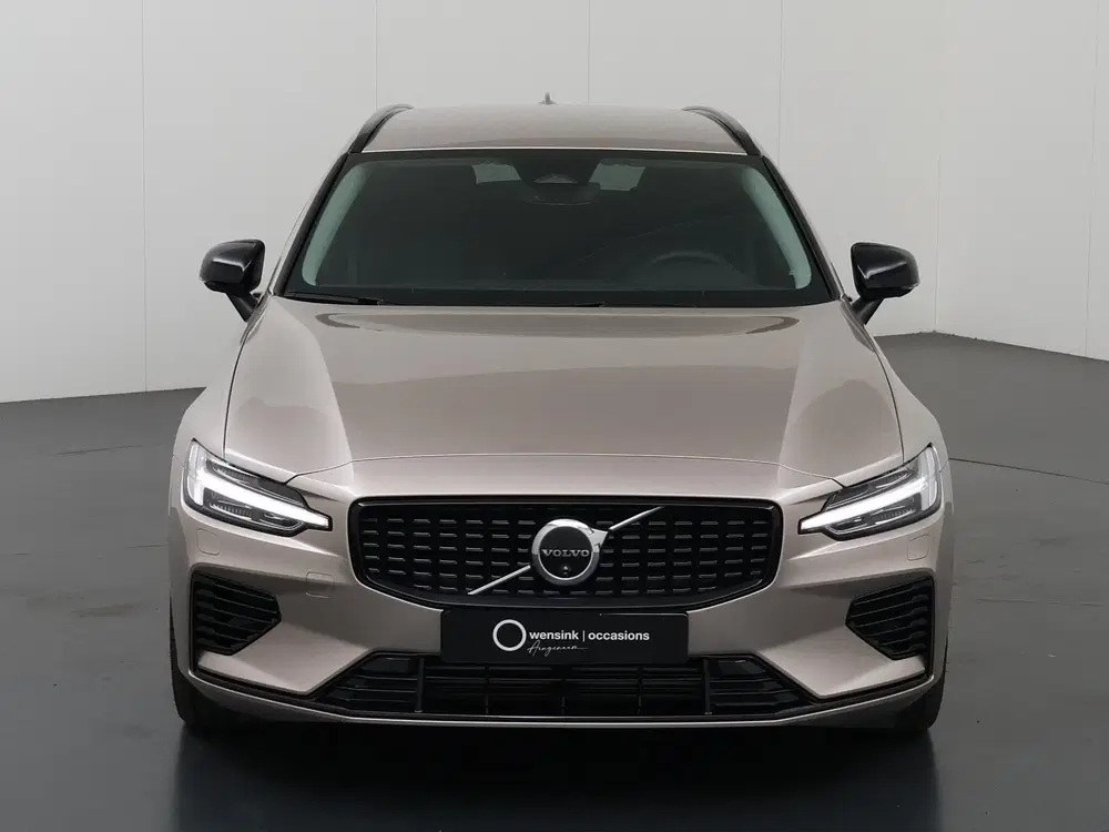 Volvo V60 2.0 T8 Plug-in hybrid AWD Plus Dark uit 2024, foto 3